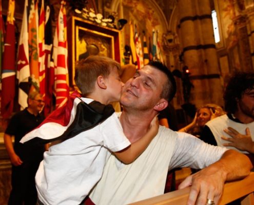 Michele Fiorini dopo la vittoria del Palio di Siena della Contrada Priora della Civetta