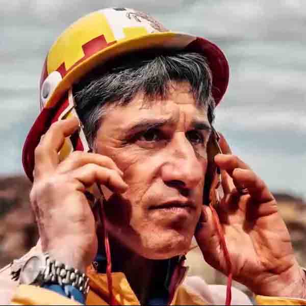 Giuseppe Pes detto Il Pesse con lo zucchino della Contrada di Valdimontone