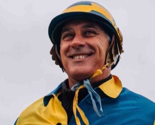 Dario Colagè detto Il Bufera con il giubbetto della Tartuca durante la registrazione della puntata di Ricordi di Palio