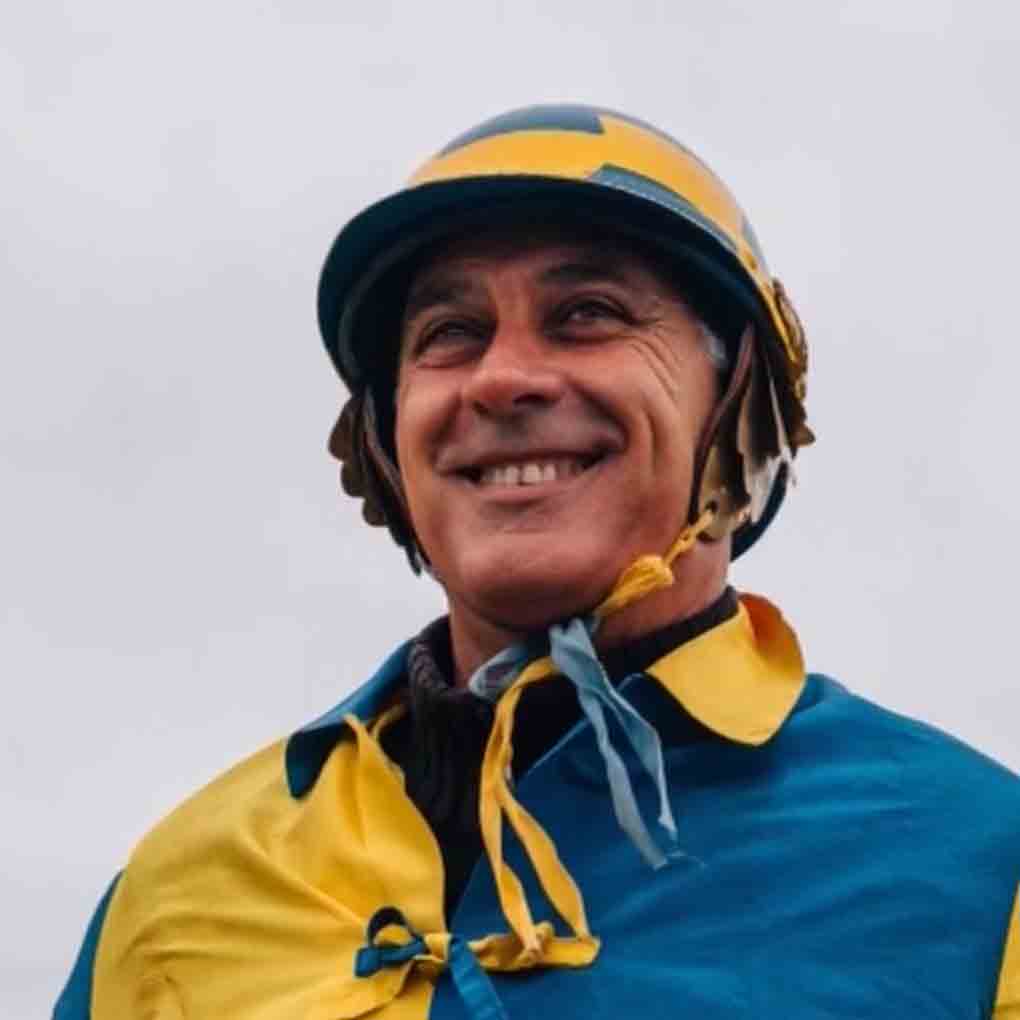 Dario Colagè detto Il Bufera con il giubbetto della Tartuca durante la registrazione della puntata di Ricordi di Palio