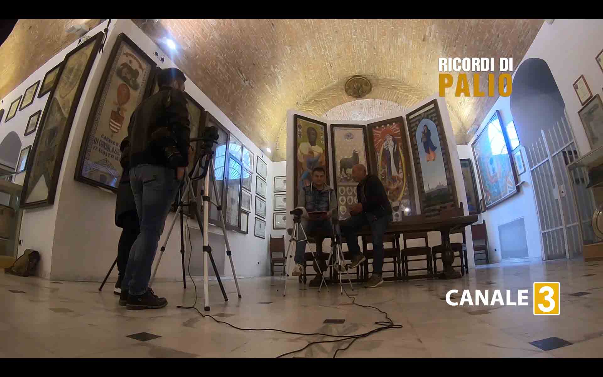 Michele Fiorini con Guido Tomassucci detto Bonito da Silva durante la puntata di Ricordi di Palio dedicata a Bonito da Silva
