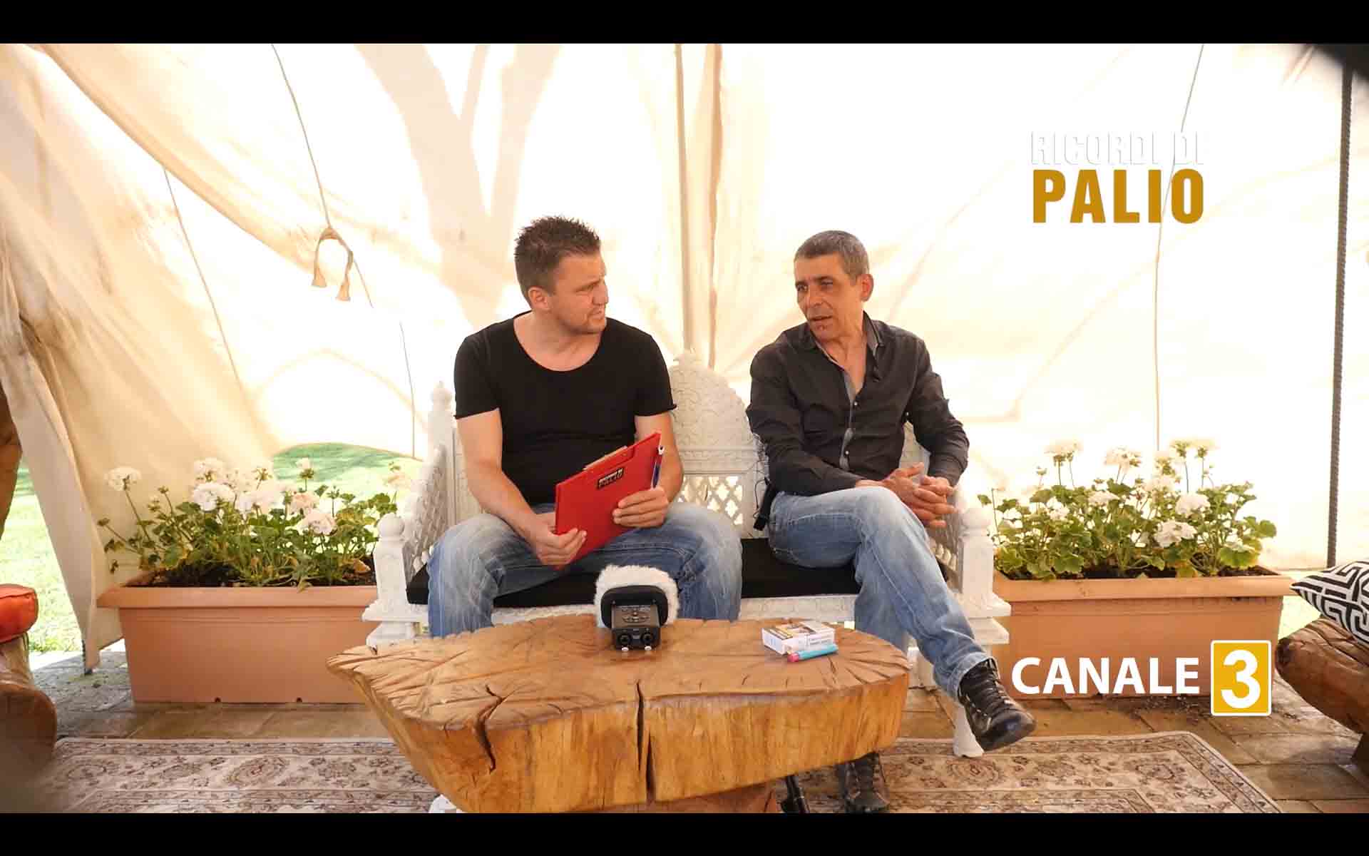 Michele Fiorini con Massimo Coghe nel corso della registrazione di Ricordi di Palio 2