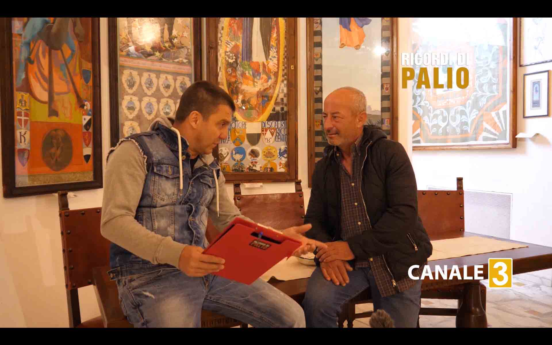 Michele Fiorini con Guido Tomassucci detto Bonito da Silva durante la puntata di Ricordi di Palio dedicata a Bonito da Silva