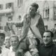 Antonio Trinetti detto Canapetta portato in trionfo dopo la Vittoria del Palio del 17 agosto 1966 con la Contrada della Chiocciola