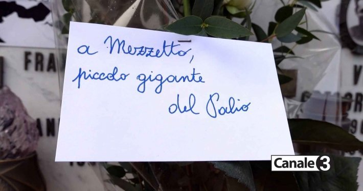 La dedica di Ricordi di Palio sulla tomba di Francesco Cuttone detto Mezzetto al cimitero di Trespiano Firenze