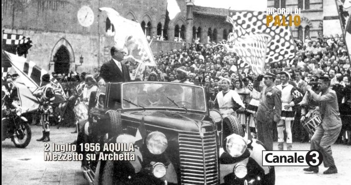 Il Presidente della Repubblica Gronchi al Palio di Siena del 2 luglio 1956 vinto dalla Nobile Contrada dell'Aquila con Mezzetto su Archetta