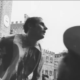 Antonio Zedde detto Valente portato in trionfo in Piazza del Campo dopo la vittoria al Palio di Siena del 2 luglio 1976 con Quebel scosso per la Contrada della Chiocciola – Copyright Associazione Ricordi di Palio.